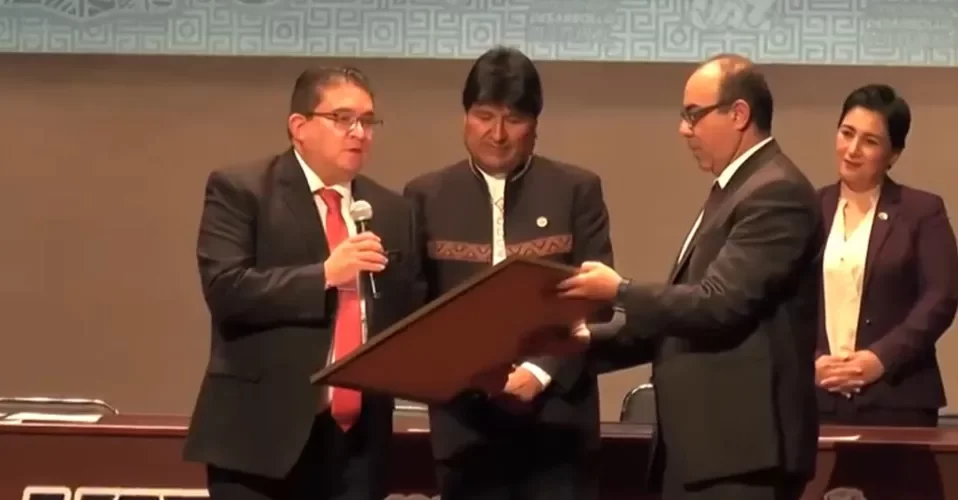 Evo Morales recibe doctorado Honoris Causa de la UAZ