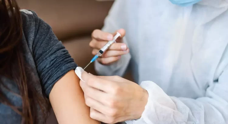Comenzó la venta de vacunas contra Covid-19 en farmacias