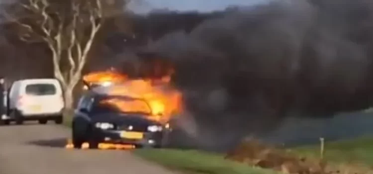 Se puso a fumar en auto cargado con pirotecnia Se puso a fumar en auto cargado con pirotecnia