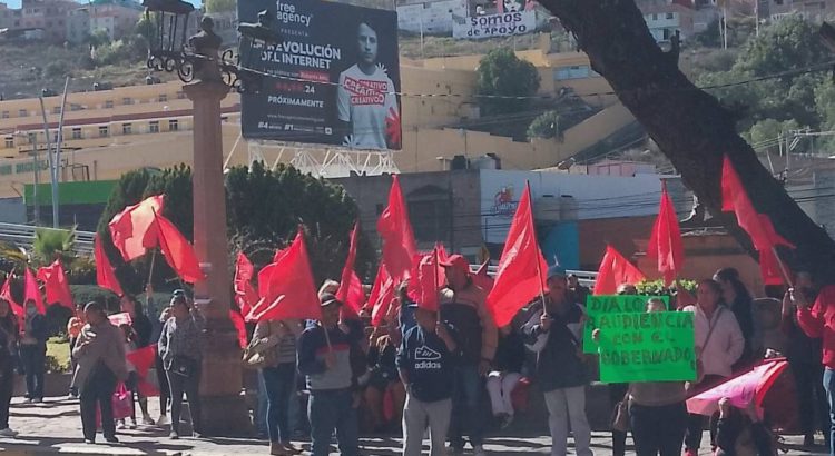 Realizan marcha los integrantes de Antorcha Campesina