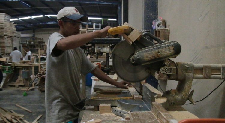 Escaso aumento de empleos formales