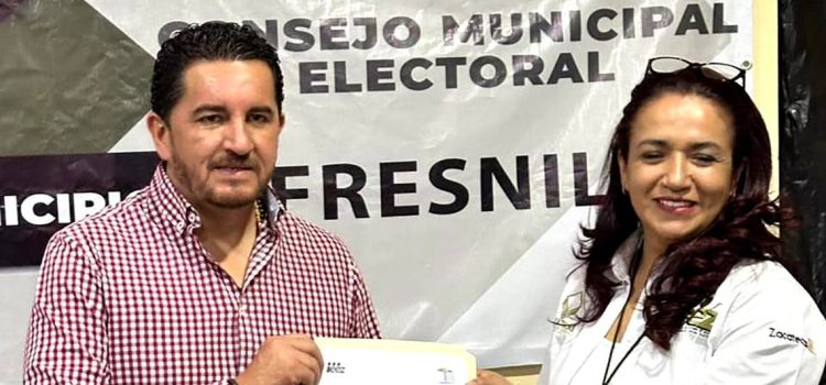 Entregan constancias de mayoría a los ganadores Entregan constancias de mayoría a los ganadores