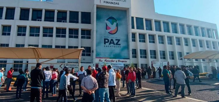 Sindicato del Supdacobaez toman la Secretaría de Finanzas Sindicato del Supdacobaez toman la Secretaría de Finanzas