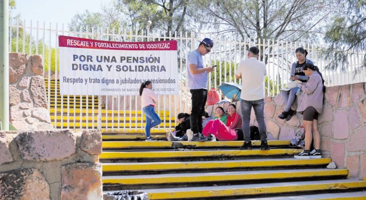 Cobran mucho, aportan poco en telesecundarias: Godezac