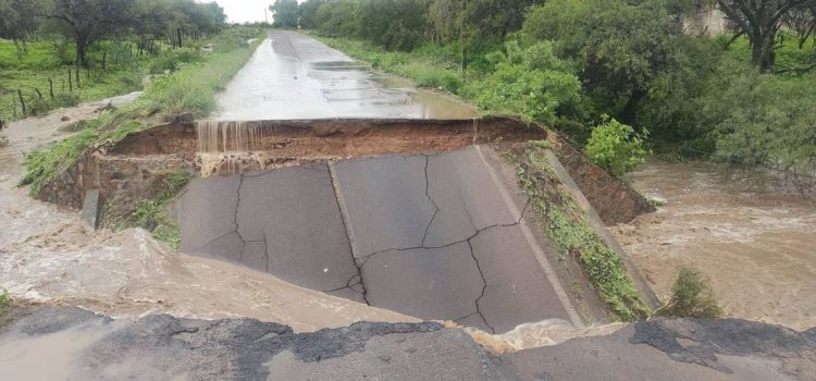 Se cae el puente Arroyo de Mata en Cuauhtémoc Se cae el puente Arroyo de Mata en Cuauhtémoc