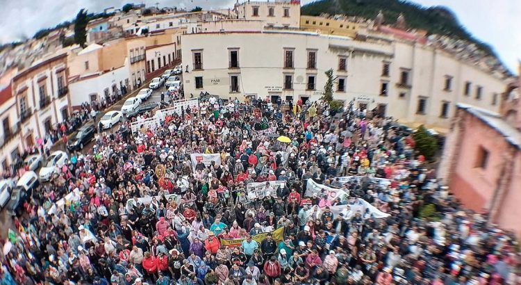 Protestan maestros contra reforma al Issstezac