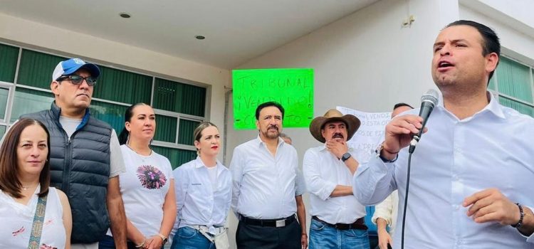 Protesta Miguel Varela en el Trijez