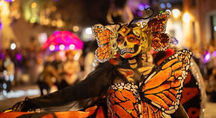 Tradición y color se vivió en el Desfile de Día de Muertos