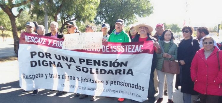 Protestan jubilados contra el Issstezac