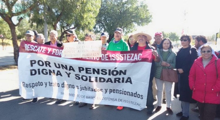 Protestan jubilados contra el Issstezac