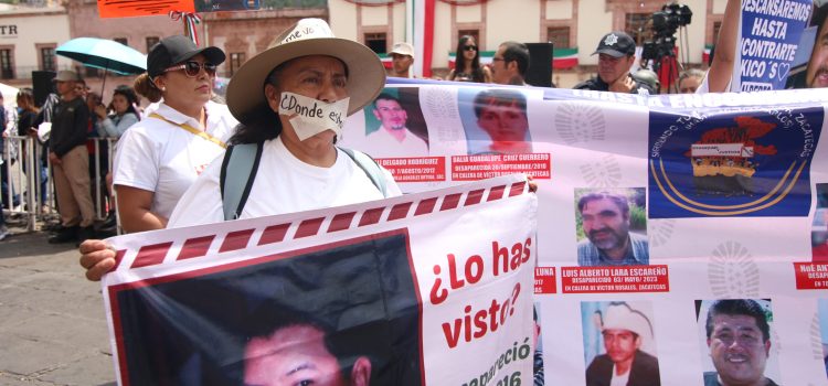Denuncian fraude el Colectivo Buscadoras Zacatecas; mujer solicita recursos usando cédulas de búsqueda
