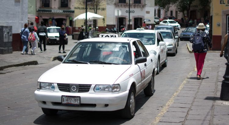 Dan autorización a 273 concesiones nuevas de taxis y 56 rutas suburbanas: Gobernador del Estado