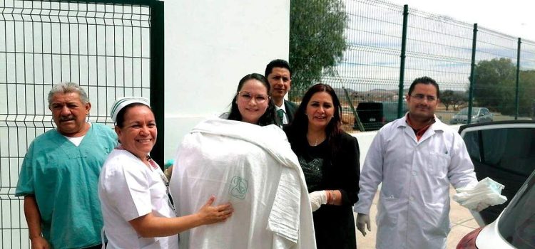 Mujer da a luz en el interior de auto del servicio Uber