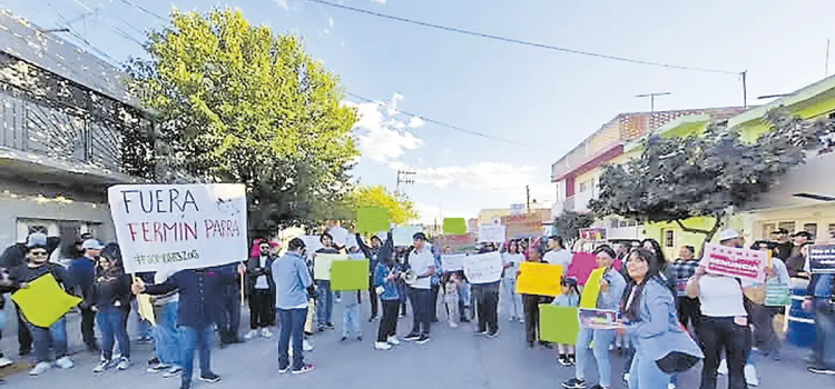 Estudiantes del ITZaS exigen destitución del director y solución a la huelga.