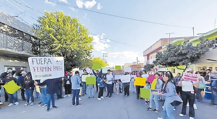 Estudiantes del ITZaS exigen destitución del director y solución a la huelga.