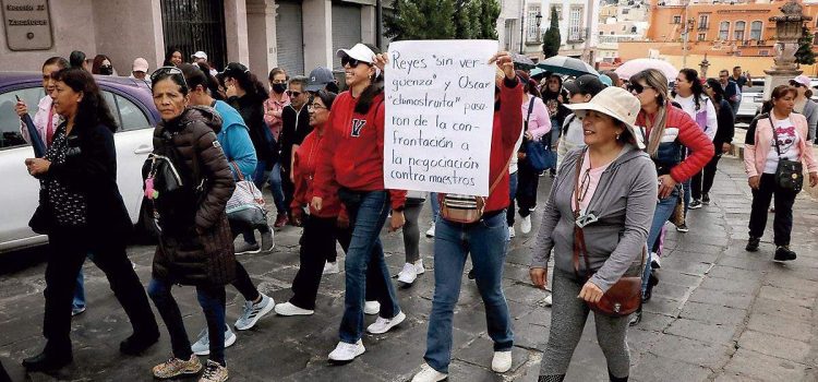 Docentes del SNTE convocan a marcha