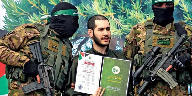 Israel retrasa entrega de rehenes