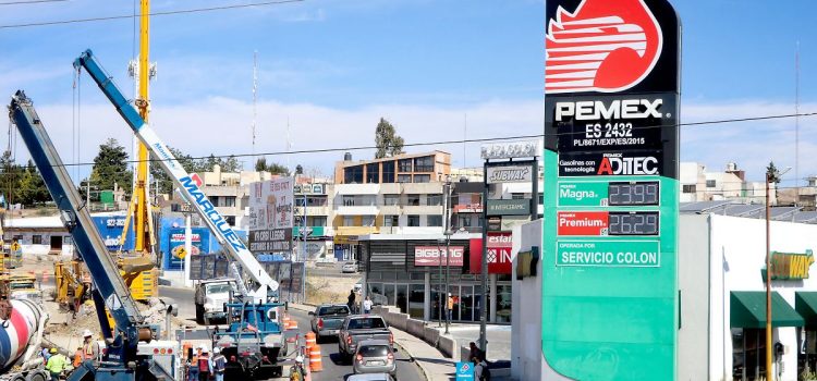 Reportan bajas ventas los gasolineros por la obra del Segundo Piso
