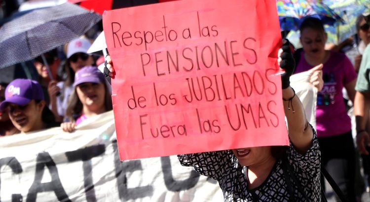 Más de 5 mil maestros protestan en las calles de Zacatecas