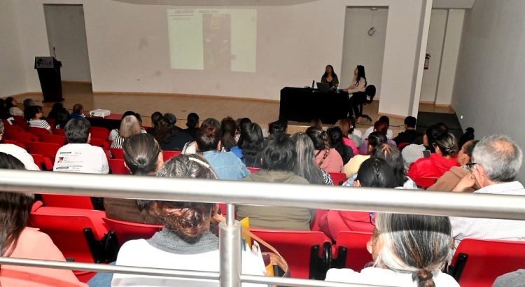 Muestran a Colectivos objetos encontrados en Teuchitlán