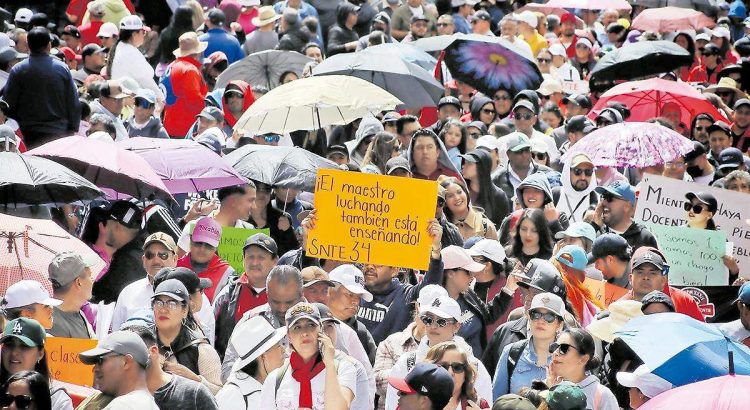 18 mil maestros paran labores en Zacatecas
