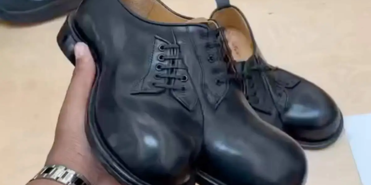¿Doblemente cómodos? lanzan zapatos con “innovador diseño”