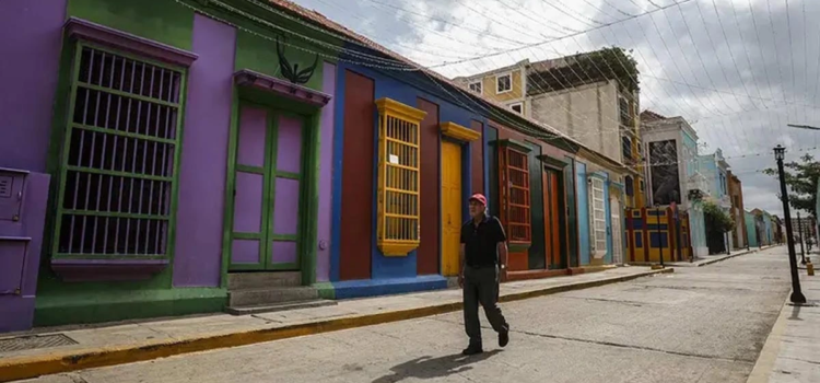 Venezuela reduce jornada laboral en el sector público por emergencia climática