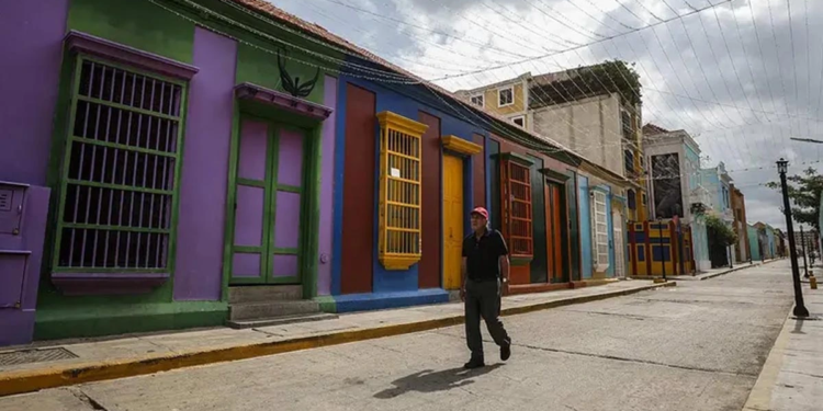 Venezuela reduce jornada laboral en el sector público por emergencia climática