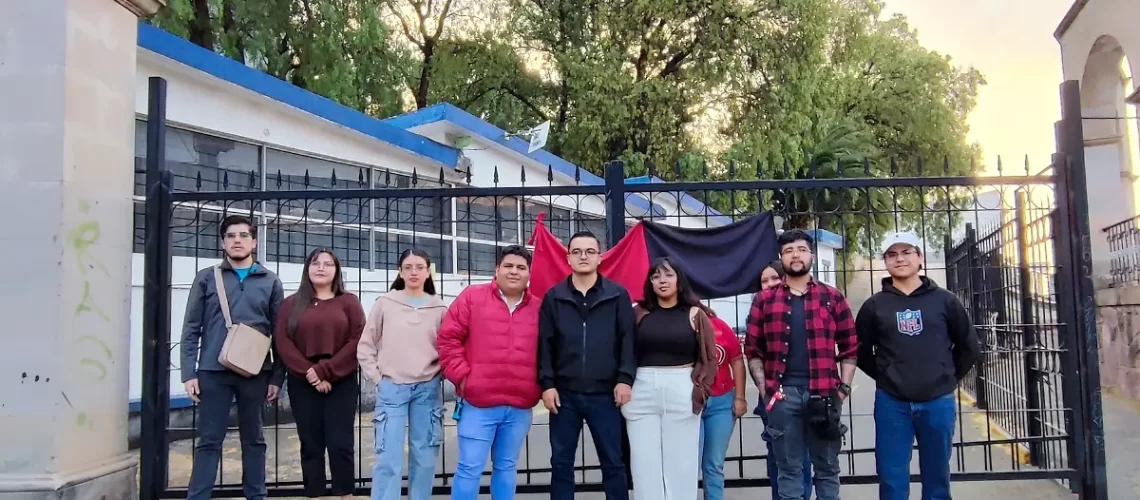 Alumnos toman las instalaciones de la Unidad Académica de Derecho de la UAZ
