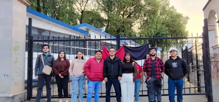 Alumnos toman las instalaciones de la Unidad Académica de Derecho de la UAZ Alumnos toman las instalaciones de la Unidad Académica de Derecho de la UAZ