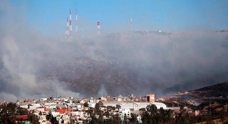 Fuera de control el incendio de la zona de Lomas Bizantinas