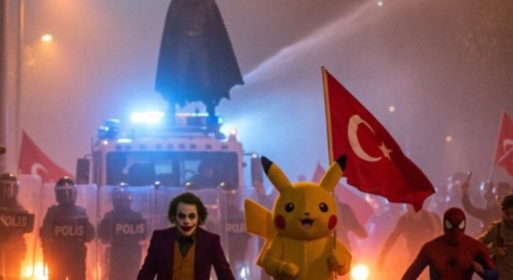 Hasta Batman y Pikachu protestan contra Erdogan Hasta Batman y Pikachu protestan contra Erdogan
