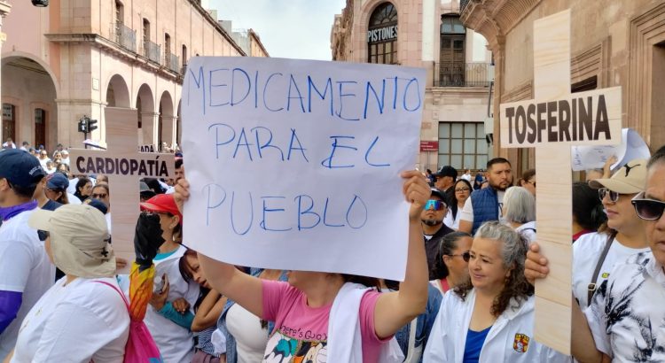 Exigen trabajadores mejoras laborales