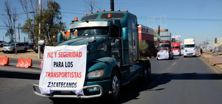 Transportistas exigen justicia a empresas mineras y amenazan con bloqueos Transportistas exigen justicia a empresas mineras y amenazan con bloqueos