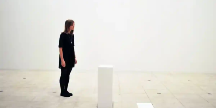Artista vende obra invisible en… 18 mil dólares
