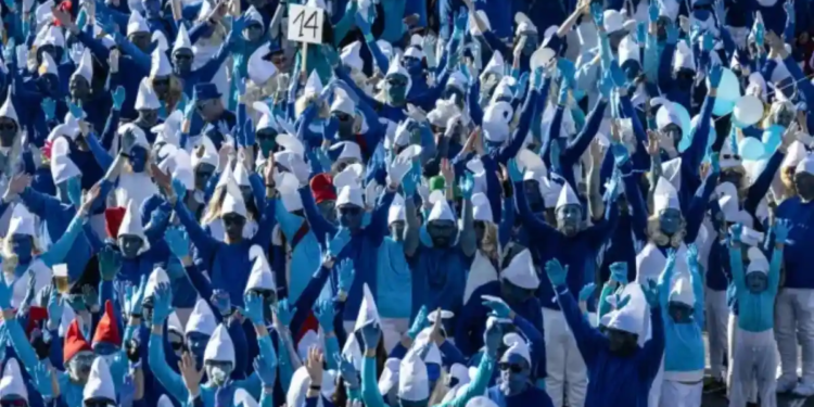 Miles se vistieron de Pitufos para romper record Guinness