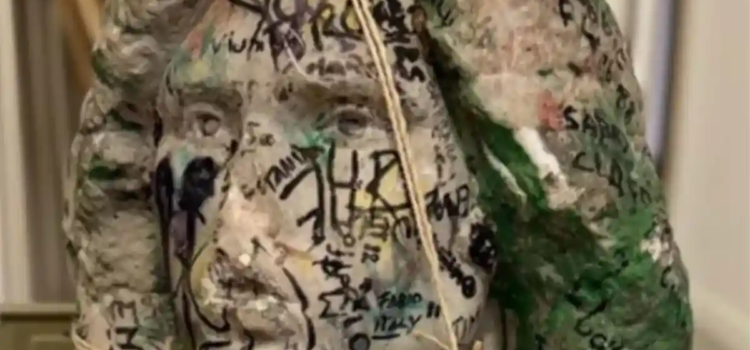 En cateo, y por casualidad hallan busto robado de la tumba de Jim Morrison En cateo, y por casualidad hallan busto robado de la tumba de Jim Morrison