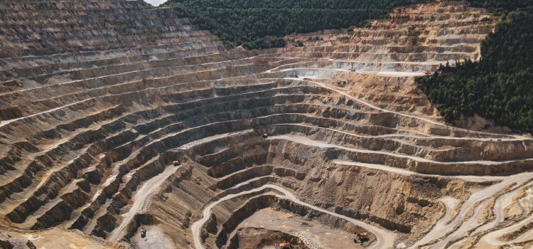 Disminuye producción de oro y plata