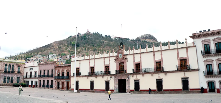 INAH desmiente hundimientos en Plaza de Armas INAH desmiente hundimientos en Plaza de Armas