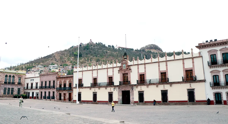 INAH desmiente hundimientos en Plaza de Armas