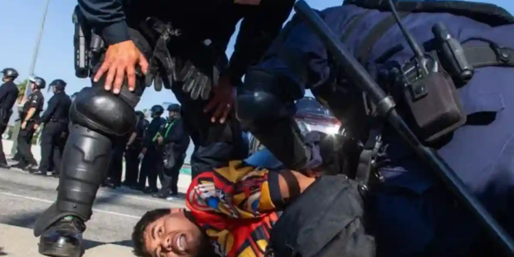 Inicia toque de queda en Los Ángeles