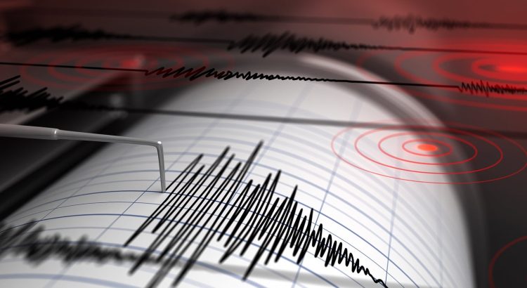 Activan protocolos de emergencia por sismo