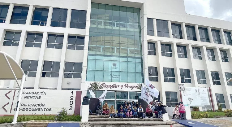 Maestros toman Ciudad Administrativa