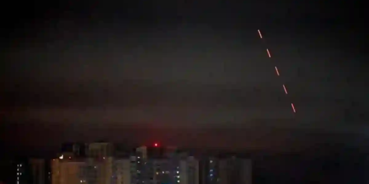 Acuerdan Zelenski y Trump reforzar defensa aérea ucraniana