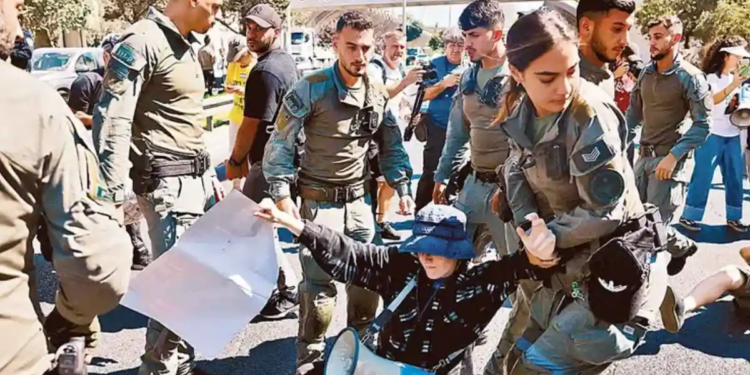 Miles de israelíes bloquean las calles como protesta Miles de israelíes bloquean las calles como protesta