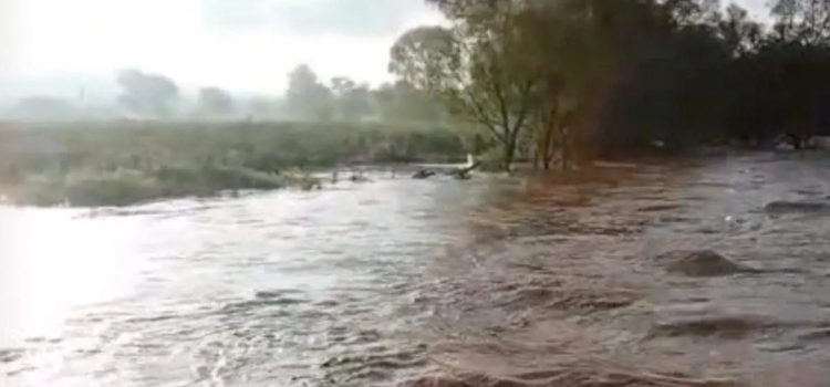 Alerta roja en Tepechitlán por desbordamiento del río San Pedro