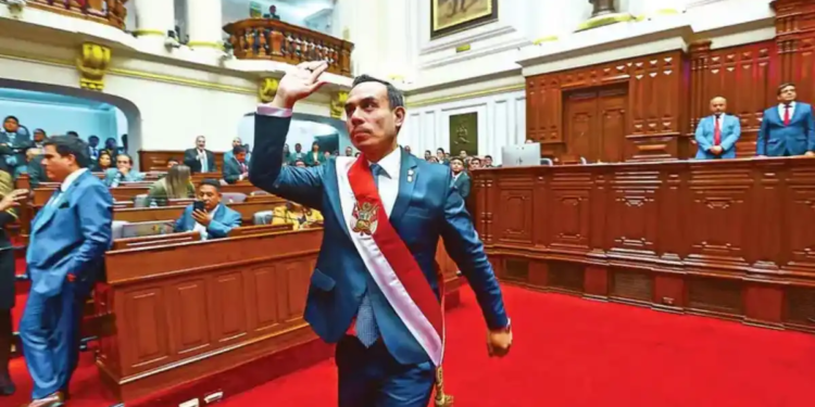 Entre protestas y señalamientos, José Jerí asumió la presidencia de Perú Entre protestas y señalamientos, José Jerí asumió la presidencia de Perú