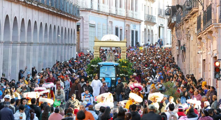 Se registran a más de 15 mil fieles que acompañaron el regreso de La Preladita