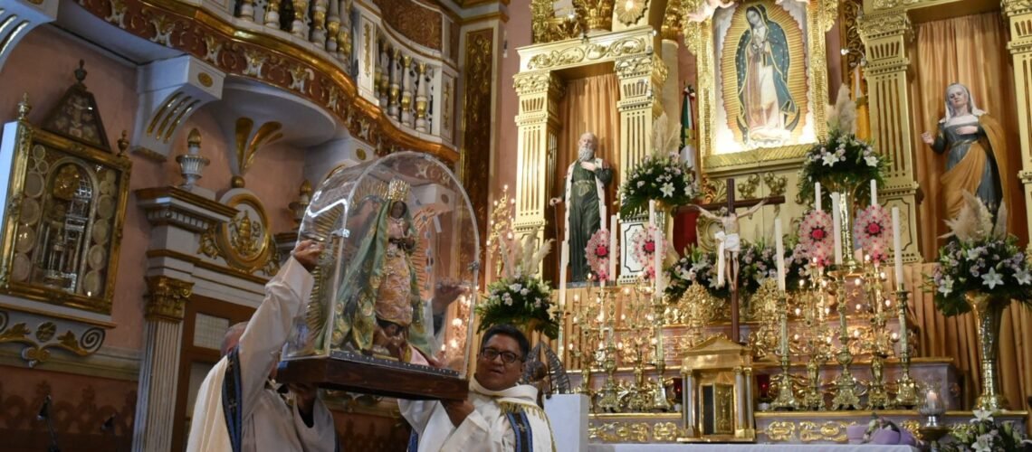 Celebran a la Guadalupana con música, procesiones y espectáculo de pirotecnia